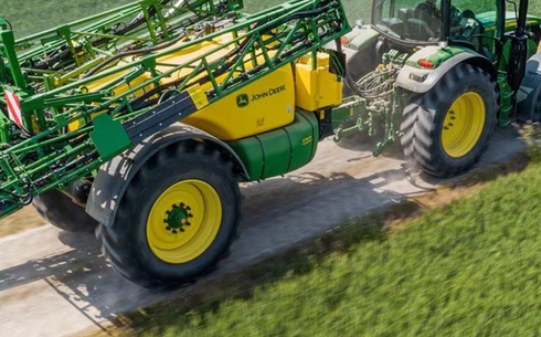 John Deere R740(i) тіркеме бүріккіші