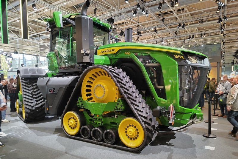 Самый дорогой трактор представили на выставке в Германии