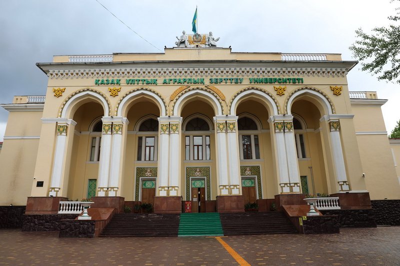 Алты ҒЗИ және екі тәжірибелі шаруашылық ҚазҰАЗУ құрамына кірді