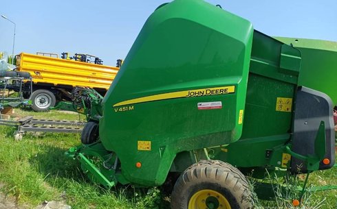 Пресс-подборщик с камерой прессования изменяемого объема John Deere V451M