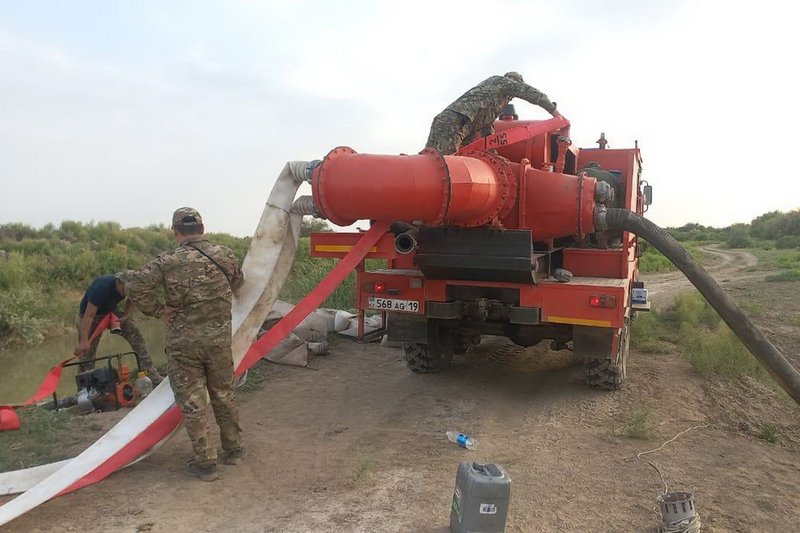 МЧС привлекли к орошению полей в Кызылординской области