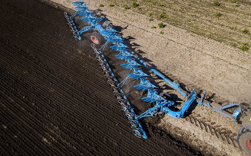 Полунавесные плуги Lemken Titan 18