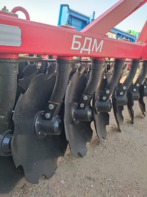 БДМ 2,4х2Н Борона дисковая навесная с планчатым катком