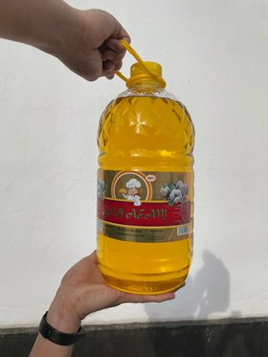 Хлопковое масло «Қанағат», рафинированное и дезодорированное. Фасовка в 5л баклажках.